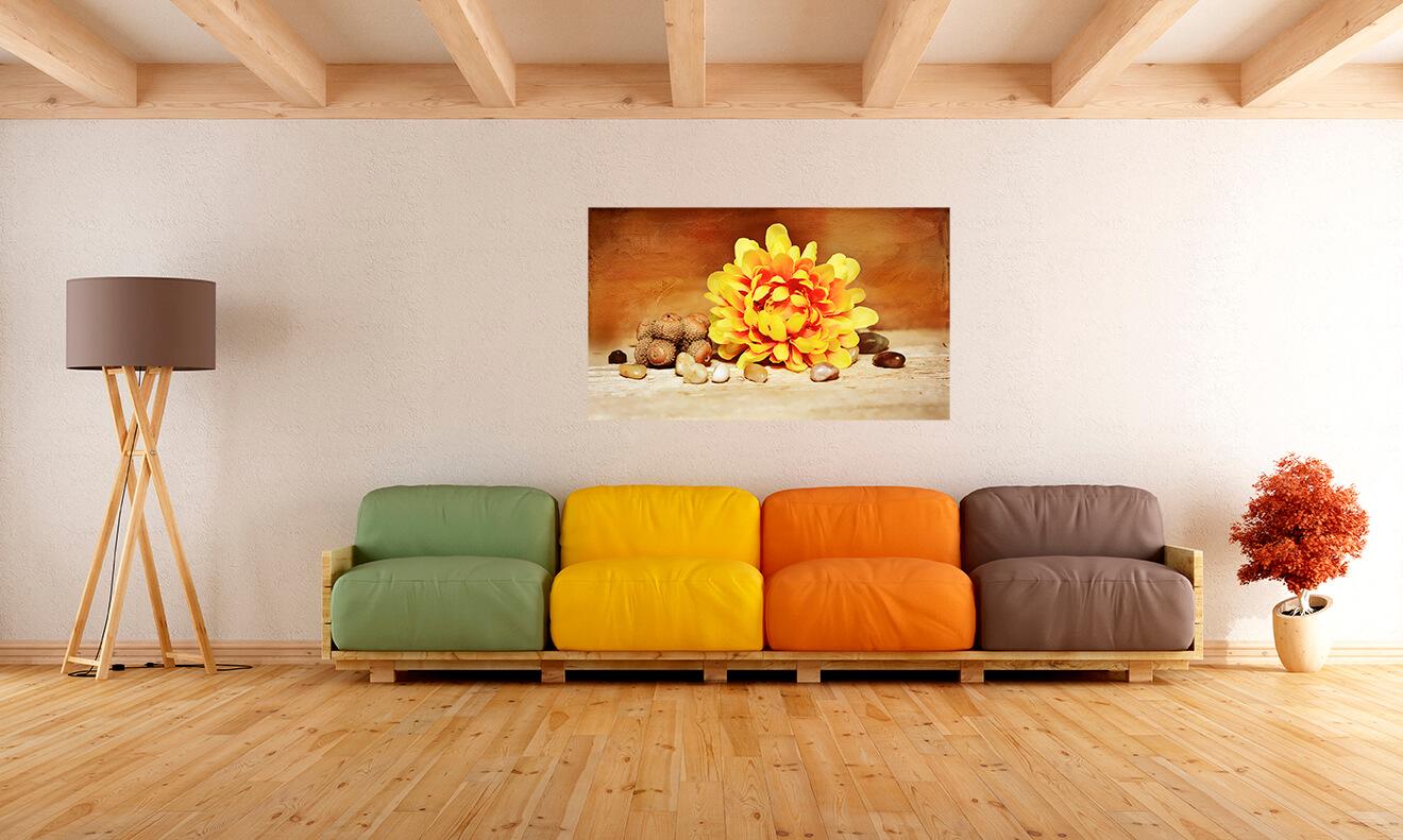 Картинка Натюрморт с желтым цветком и желудями 3