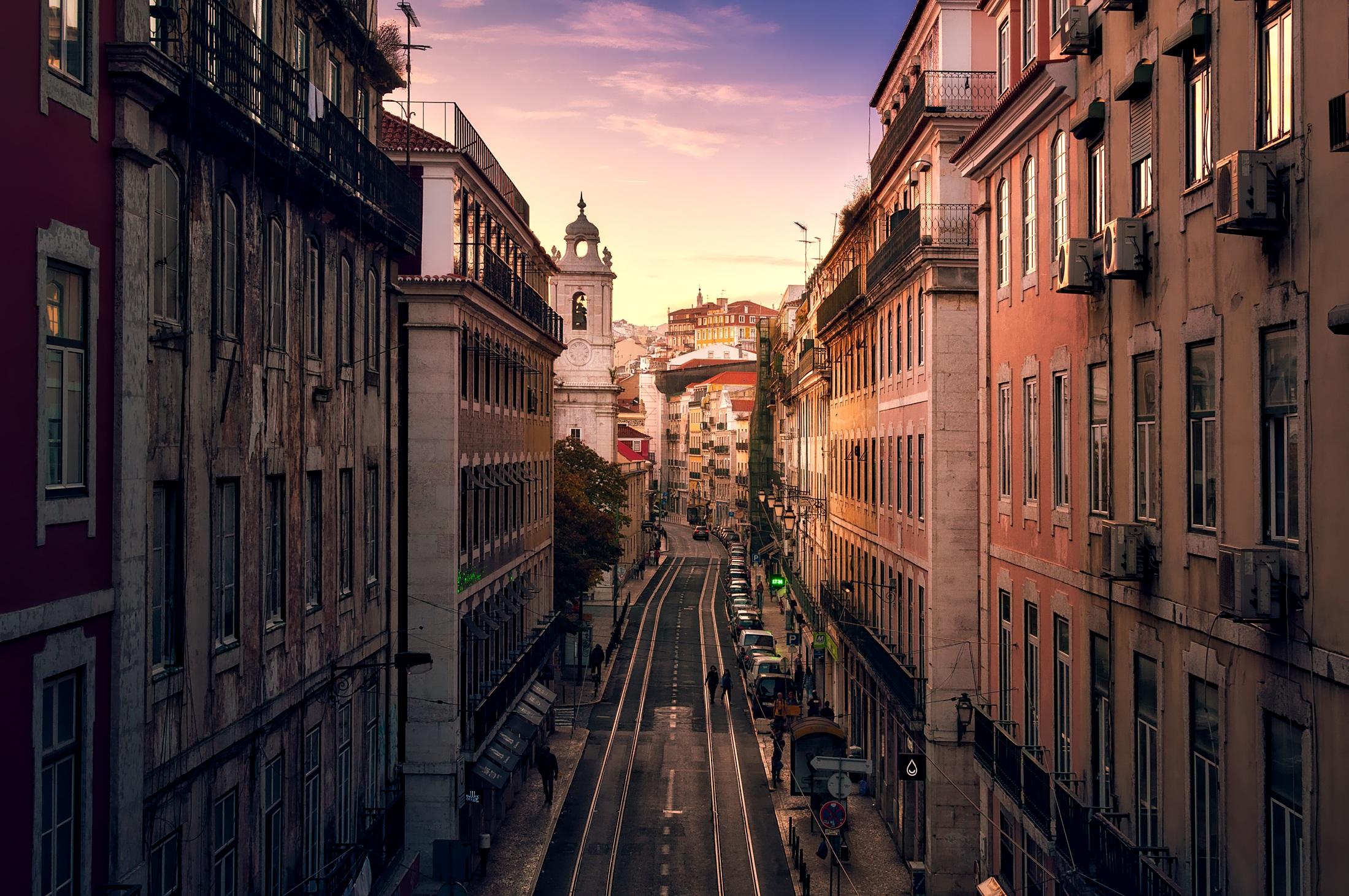 Obrazek Obraz na płótnie - Przytulne uliczki Lizbony 3