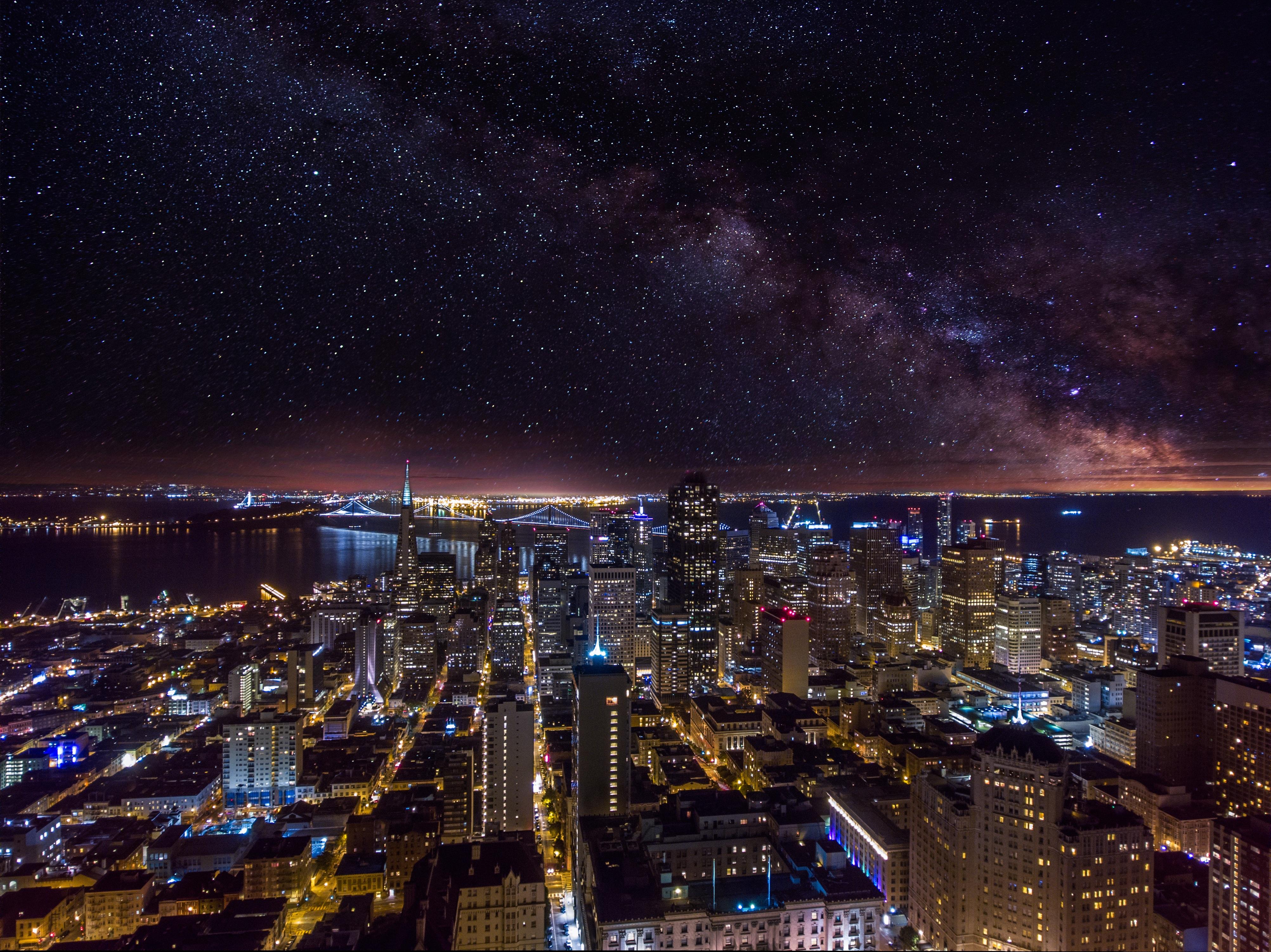 Bilde Foto glezna uz audekla - Skaists skats uz naksnīgo pilsētu 3