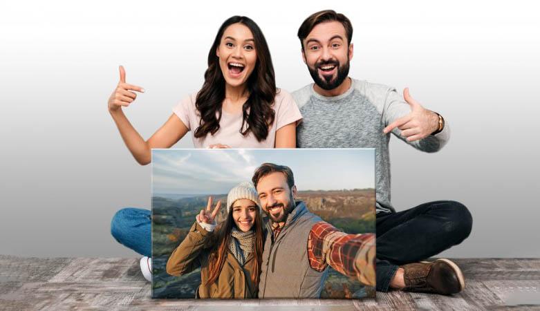 Photo on canvas  as a gift: how to surprise loved ones on a holiday?